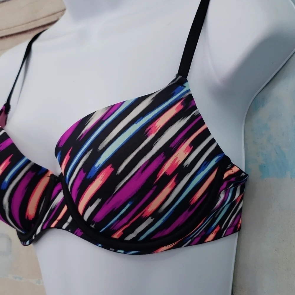 Victoria's Secret Pink Racerback Lot of 2‎ Bras